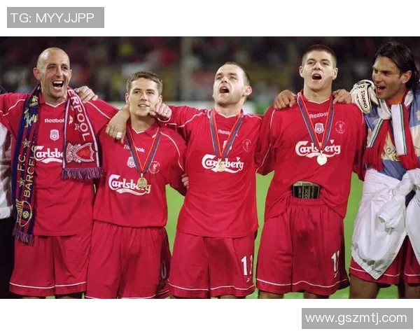 欧文与足球明星同框合影展现球场魅力与友谊的精彩瞬间